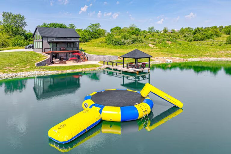 *Exquisite Hagerstown home with deck & gazebo