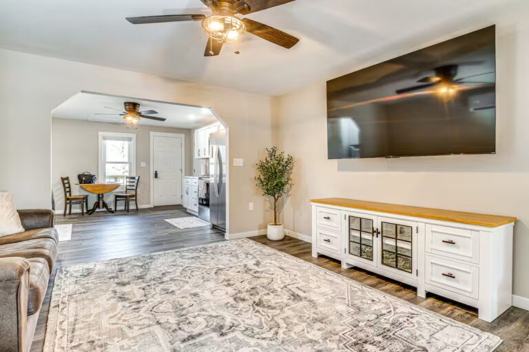 15 Miles to lake Apartment