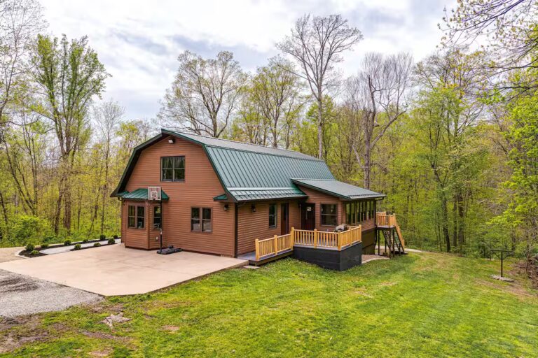 Family-Friendly Milton Home on 14 Acres with Hot Tub